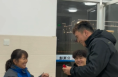 大学生暖心小魔术回馈宿管阿姨