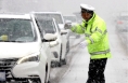 临渭交警：迎战风雪天气 全力保障群众出行