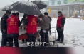 连霍高速渭南西收费站滞留车辆司乘人员用上“暖心餐”