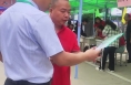 高考第一天，考生丢失证件被热心市民捡到，交警10分钟找到考生，将证件送到考生手中