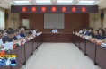 《直通县市》由建新主持召开大荔县委常委会会议