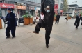 渭南城区：公园晨练习武强身气氛浓
