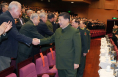 中央军委举行慰问驻京部队老干部迎新春文艺演出 习近平向全军老同志祝贺新春