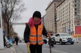 新春走基层丨扮靓城市的一抹“橙”