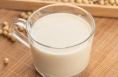 牛奶vs豆?jié){，到底哪個(gè)更營(yíng)養(yǎng)？更合適你？