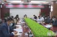 《直通县市》于娟侠主持召开潼关县委深入推进“高举旗帜、响应号召、奋进新时代、启航新征程”主题实践活动领导小组会议