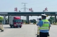 疫情严防不放松  蒲城公安交警在行动