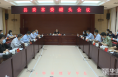 《直通县市》由建新主持召开大荔县委常委碰头会议