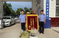 大荔县公安局：“熊二”来偷蜂蜜啦！男子偷走两大桶蜂蜜被拘！