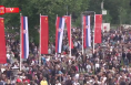 视频丨震撼场面！上万名塞尔维亚群众走上街头 热烈欢迎习近平主席到访