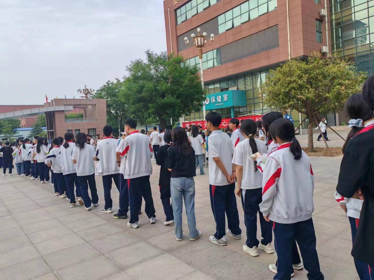 杜桥实验中学 校服图片