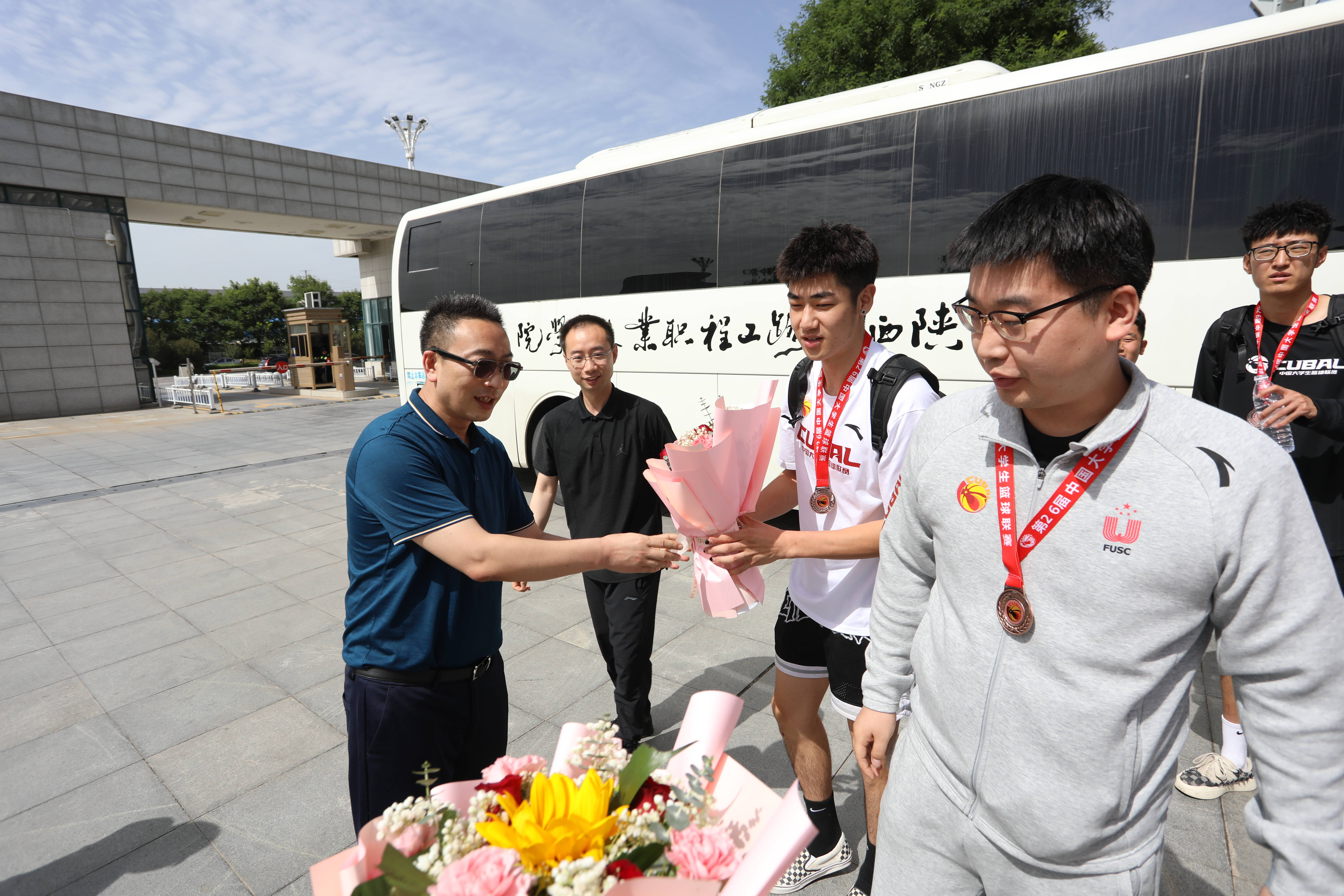 【渭南教育】陕铁院获第26届中国大学生篮球三级联赛(西北赛区)季军