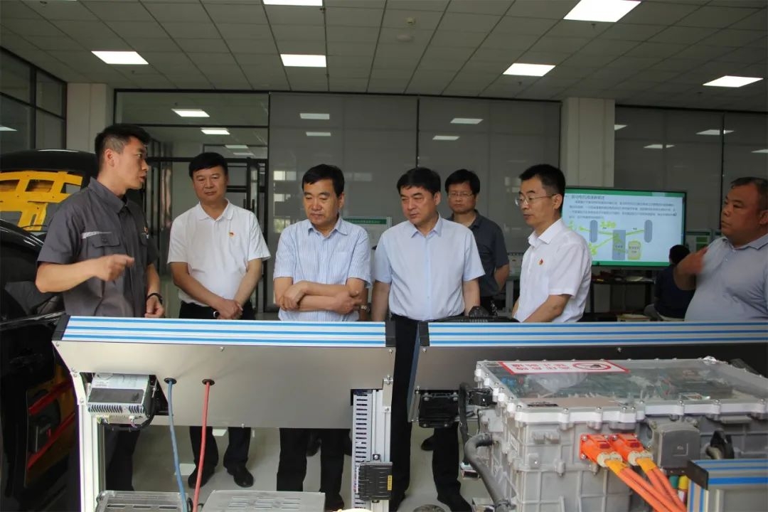 渭南市政协来渭南技师学院走访调研