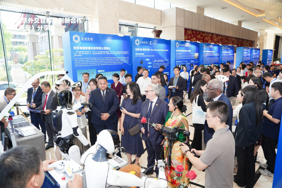 十余國駐華外交官共赴“一帶一路”科技盛宴 跨境創新合作再繪新篇_fororder_001