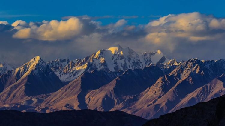 時政微視頻丨瞰新疆