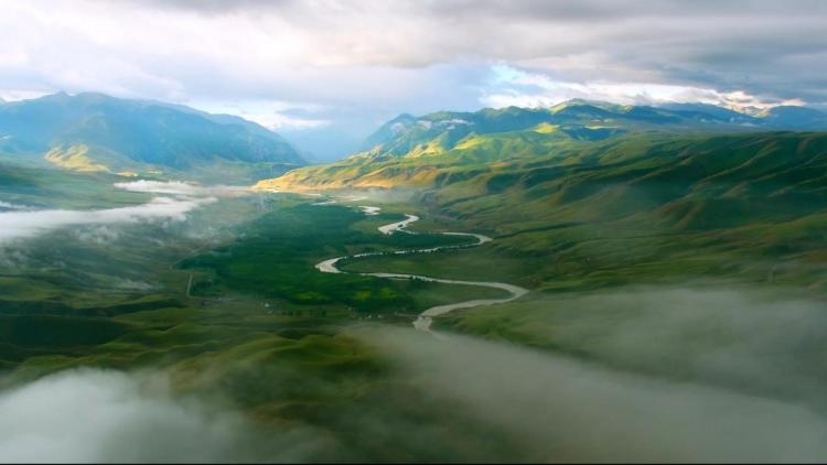 時政微視頻丨瞰新疆