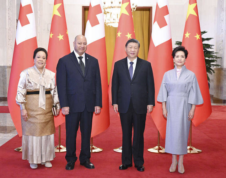 習近平會見湯加國王圖普六世