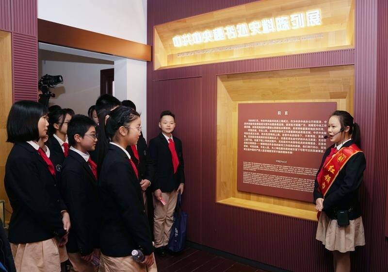 時政微觀察丨澆花澆根 育人育心