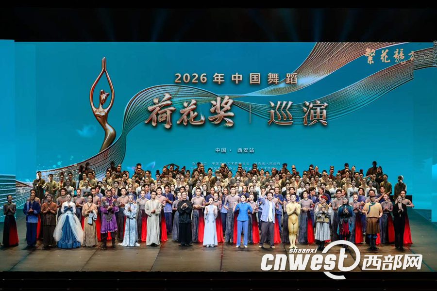 正在上传... 21003277a6d541cb40088df22aff8100.png