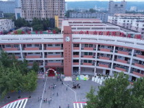 渭南市实验小学“奋进新学期·当好接班人”新生入学礼暨第一次升旗仪式