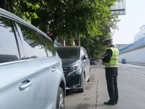 渭南交警开展城区黑色路面违法停车整治行动