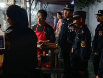 “流动摊贩”统一管 整洁城市人人赞