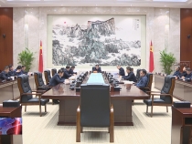市委理论学习中心组举行学习会 樊维斌主持会议