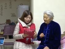 临渭区杜桥街道：“安全”送上门 情暖老人心