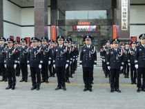 市公安局交警支队举行升警旗宣誓仪式庆祝2024年中国人民警察节