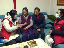 临渭区站南街道：志愿服务情暖辖区老年人