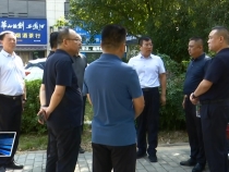 菊峰走街巡查城市精细化管理工作