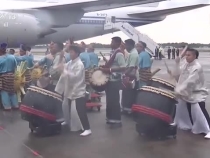 习近平抵达吉隆坡对马来西亚进行国事访问