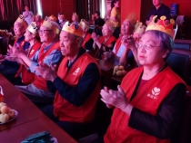 粽享端午情 愛滿福利院——渭南市社會(huì)福利院舉行“迎端午 慶壽誕”百名壽星集體生日會(huì)