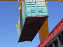 經緯線·習主席關心的口岸上，有一群“85毫米”的守護人