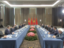 習近平會見吉爾吉斯斯坦總統扎帕羅夫