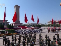 視頻丨習(xí)近平等黨和國家領(lǐng)導(dǎo)人向人民英雄敬獻(xiàn)花籃