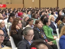 習(xí)近平：一大批杰出女性走上國(guó)際舞臺(tái) 演繹精彩人生 貢獻(xiàn)智慧力量
