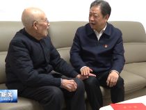 樊維斌走訪慰問百歲老人