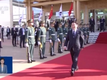 獨家視頻丨習近平乘車抵達慶州博物館 韓國總統熱情迎接