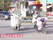 《曝光臺(tái)》華州區(qū)個(gè)別十字路口存在電動(dòng)車駕駛員不戴頭盔行人闖紅燈等問題