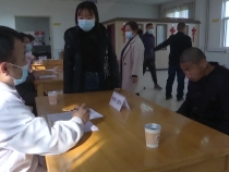 渭南市时村救助安置农场举行“关爱弱势群体 我为群众办实事”爱心义诊活动