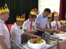 临渭区西张小学开展困境 留守儿童集体生日暨爱心捐赠活动