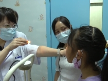 暑期斜视矫正患儿增多  医生提醒：斜视危害家长应重视