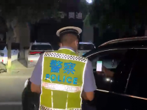 致敬！最美逆行者