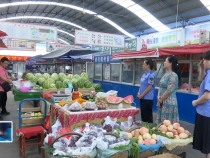 临渭区市场监管局：对标对表抓整改 农贸市场提“颜值”