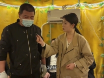 909乐家族美食品鉴团第一站探店百味园烧烤 ，在蒙古包里吃烤全羊！