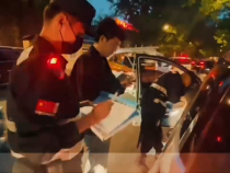 临渭巡特警开展节前设卡盘查集中统一行动
