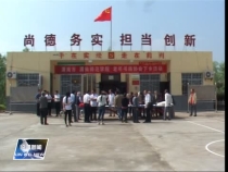 渭南师院联合市老年书协为到临渭区群众赠送书画作品