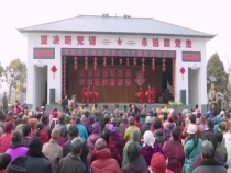 你细瞅  有位满头银发的老太太跳广场舞，咋就不知疲倦呢？