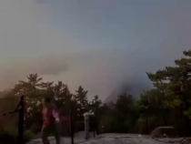 雨后华山景如画 云海奔腾映朝阳